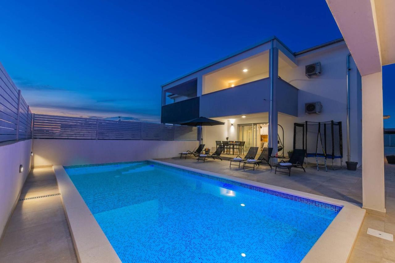 Villa Ema And Ana Pula Bagian luar foto
