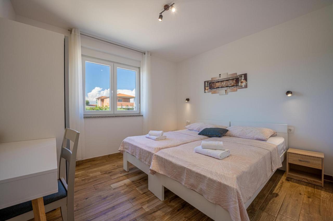 Villa Ema And Ana Pula Bagian luar foto