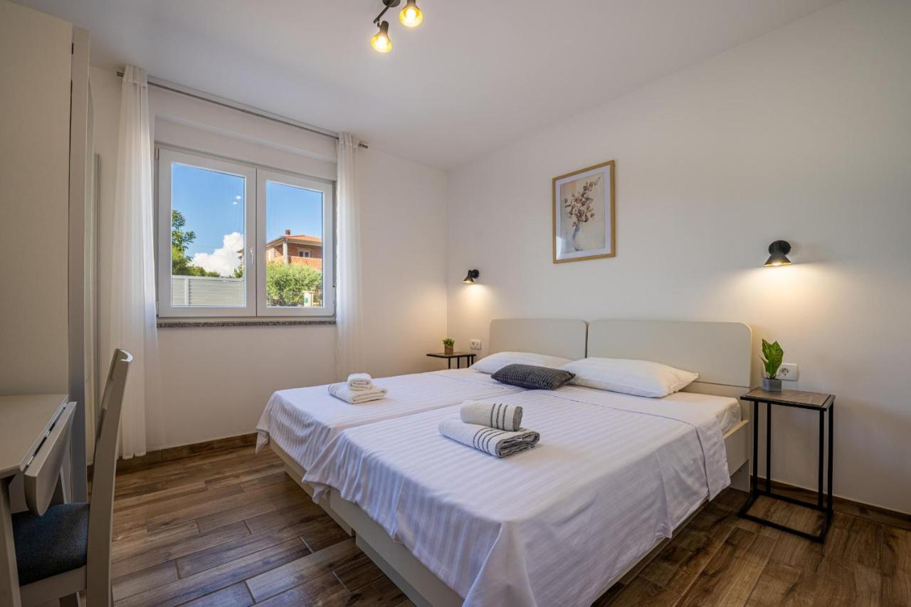 Villa Ema And Ana Pula Bagian luar foto