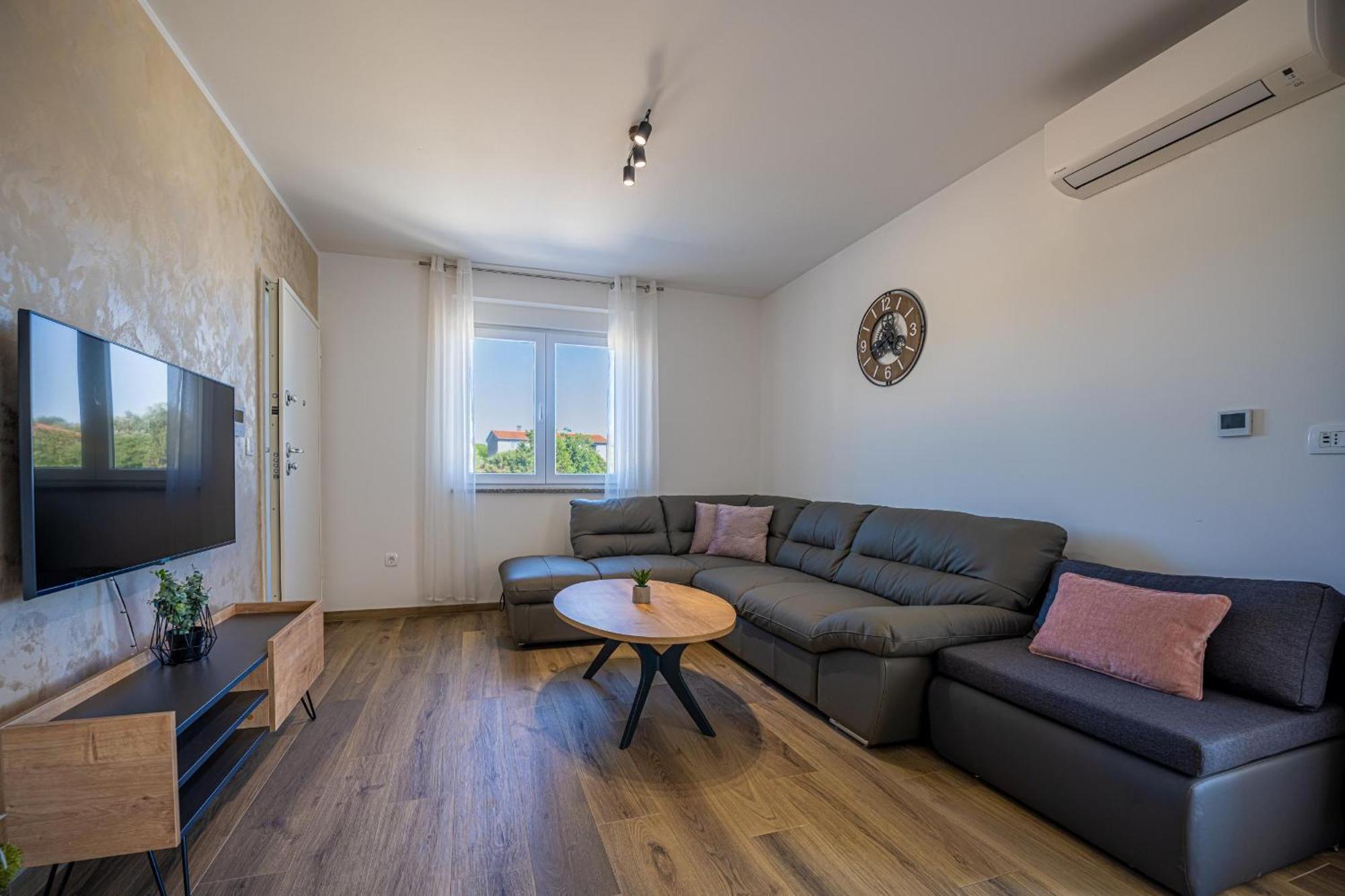 Villa Ema And Ana Pula Bagian luar foto